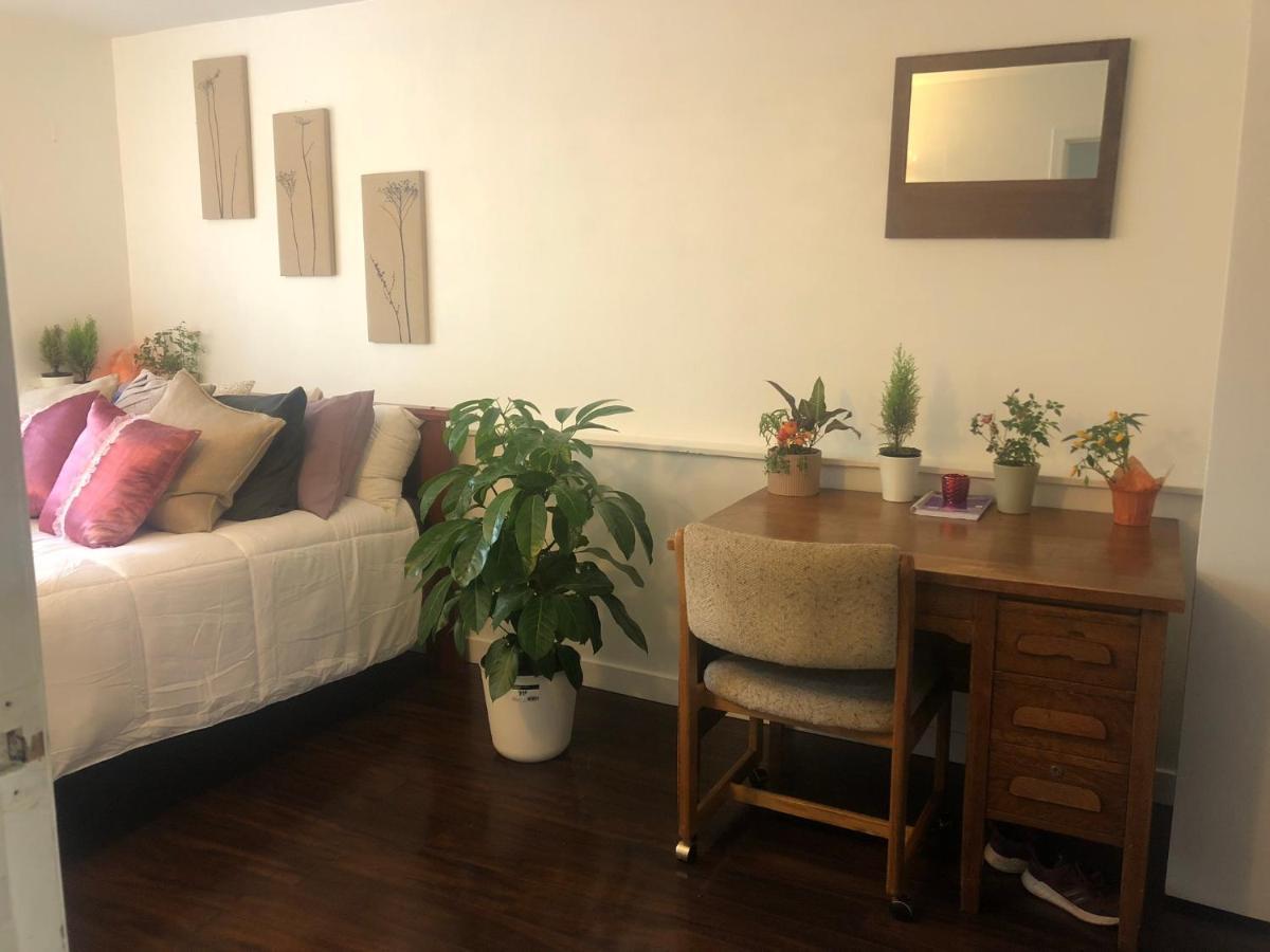 Quiet-comfy 3 Bedroom On A Tree Lined Street In Kits Vancouver