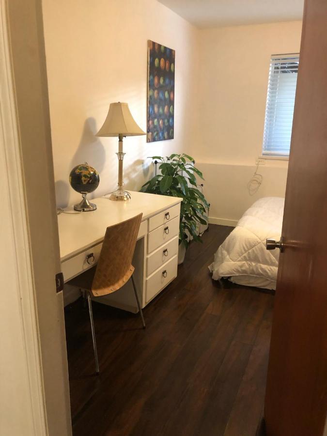 Holiday home Quiet-comfy 3 Bedroom On A Tree Lined Street In Kits