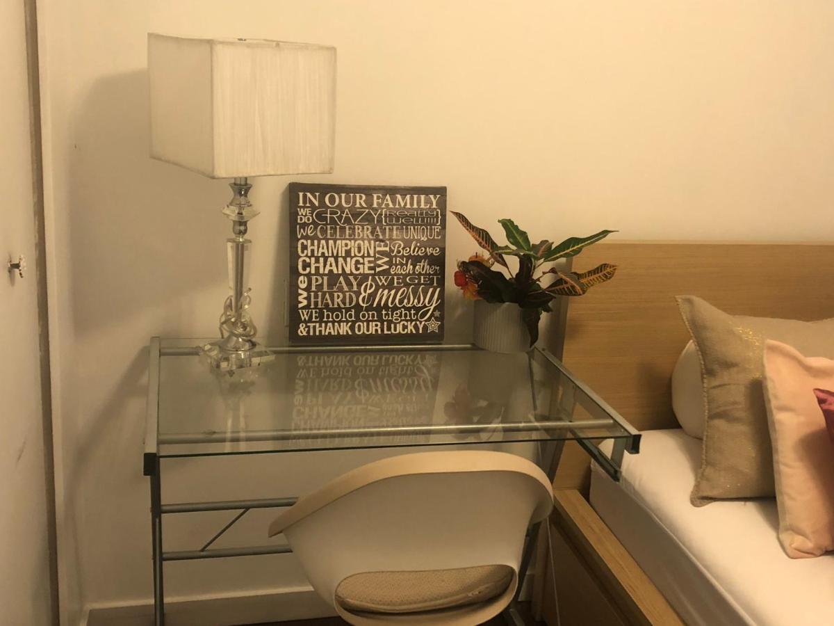 Quiet-comfy 3 Bedroom On A Tree Lined Street In Kits *