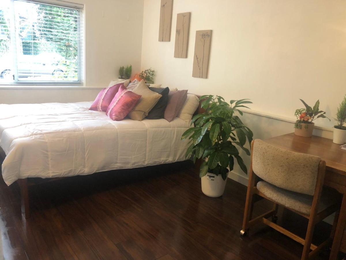 Quiet-comfy 3 Bedroom On A Tree Lined Street In Kits Vancouver