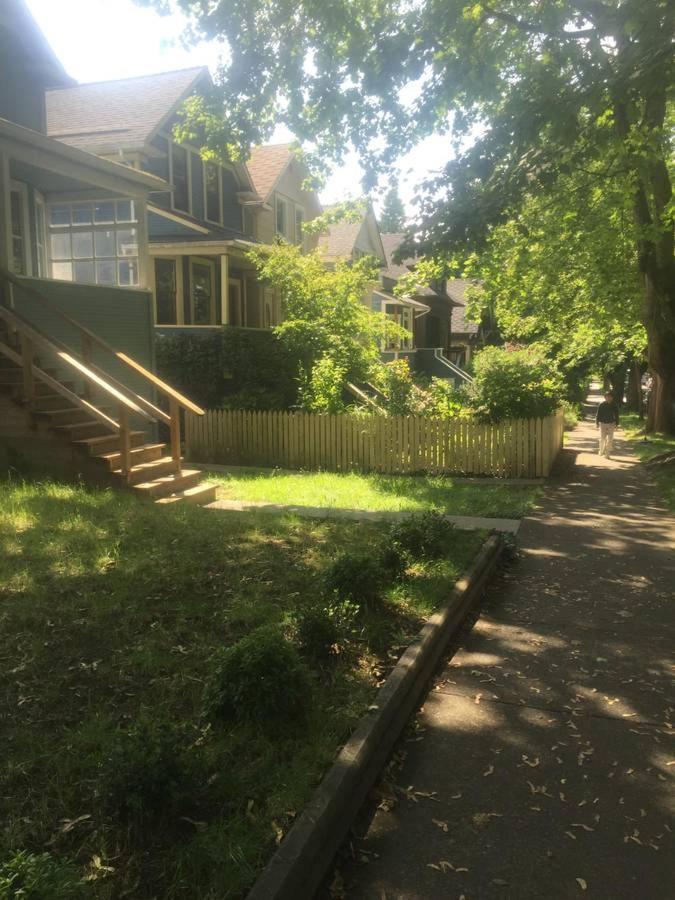 Quiet-comfy 3 Bedroom On A Tree Lined Street In Kits Vancouver