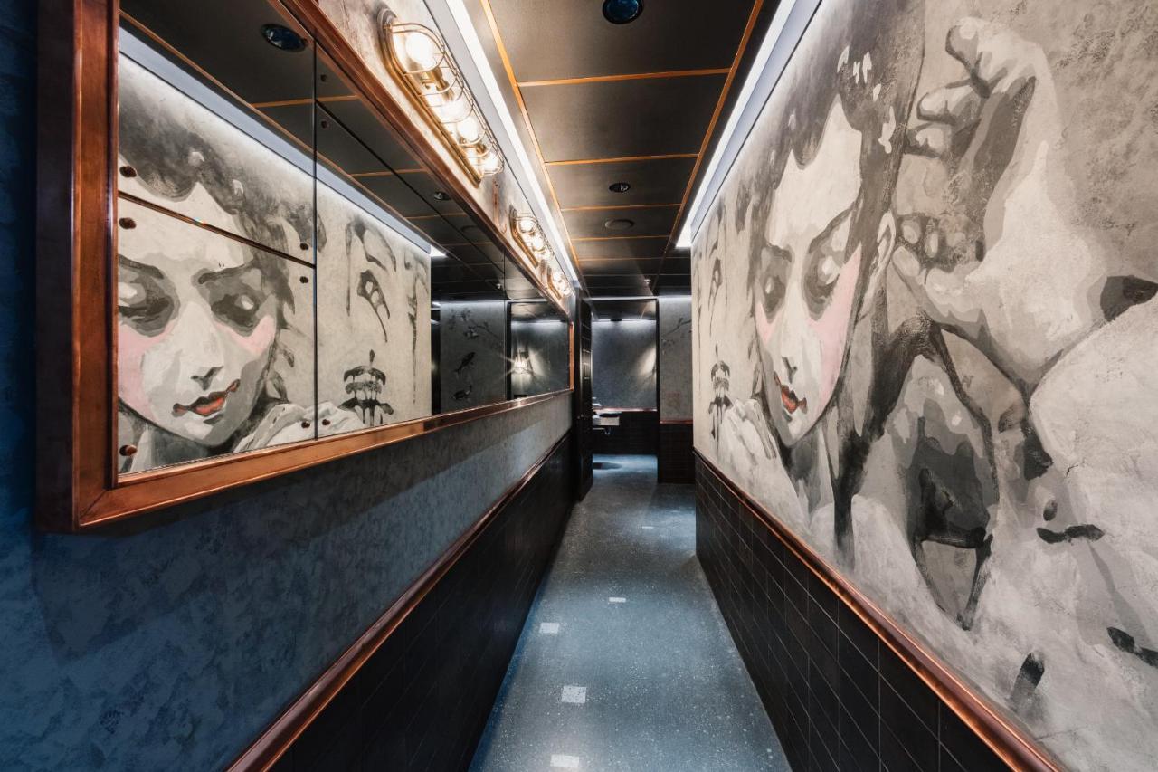 Hotel Paradox 4*