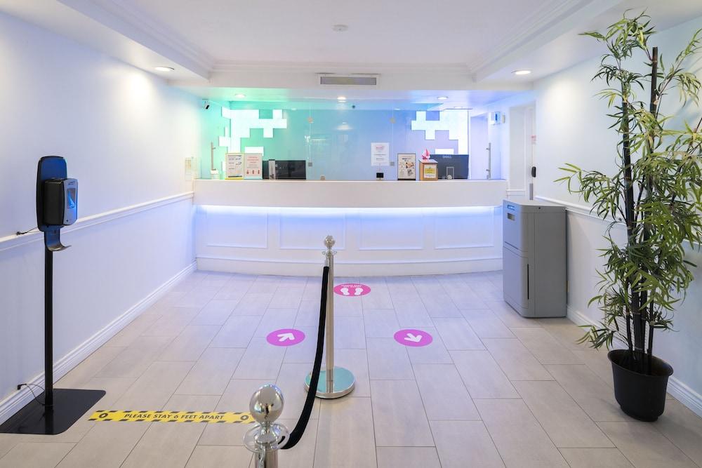 Cassandra Hotel