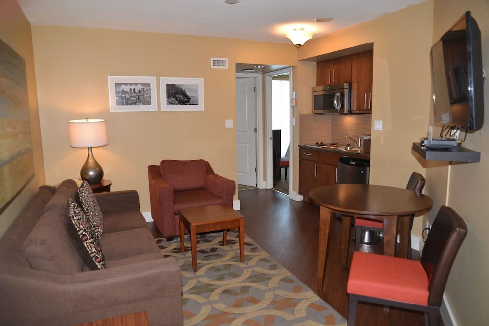 Rosedale Apartment *