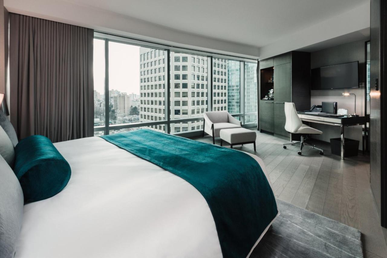 Hotel Paradox