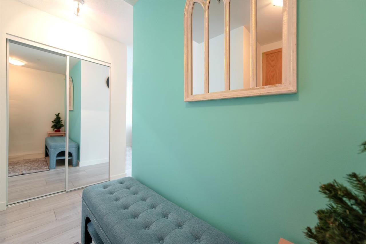Chic 2-bedroom In Central Downtown With Stunning Water Views Apartment