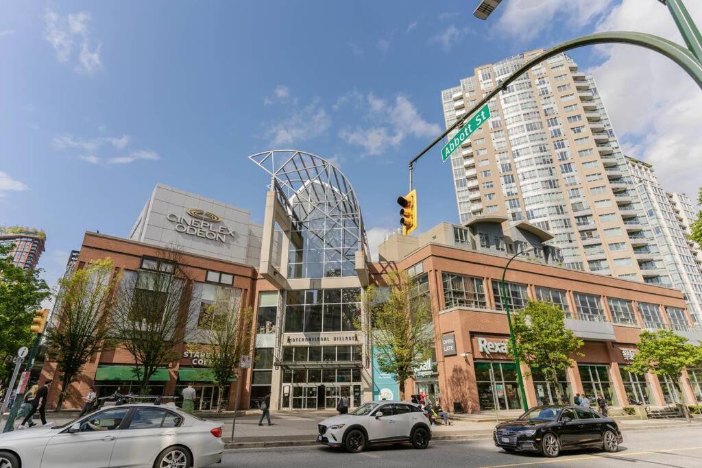 Apartment Downtown King Suite-surround Views-pool/gym/parkng Vancouver