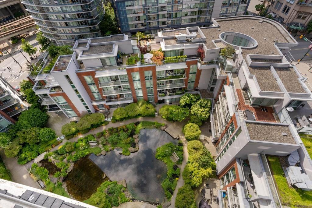 Downtown King Suite-surround Views-pool/gym/parkng Apartment *