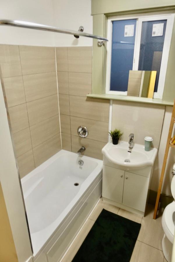 Private In A Shared House Privatunterkunft Vancouver