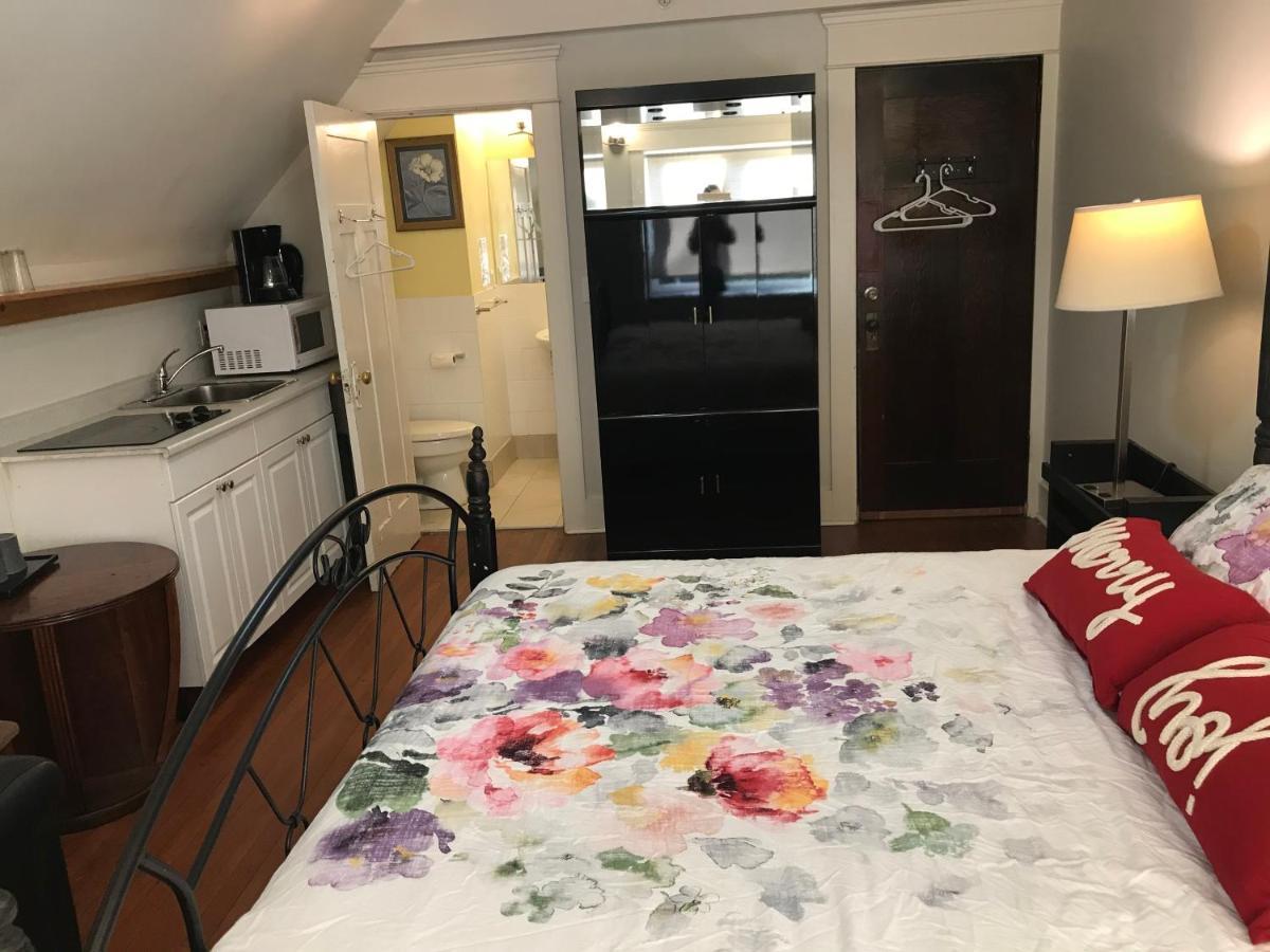 Guest house West *