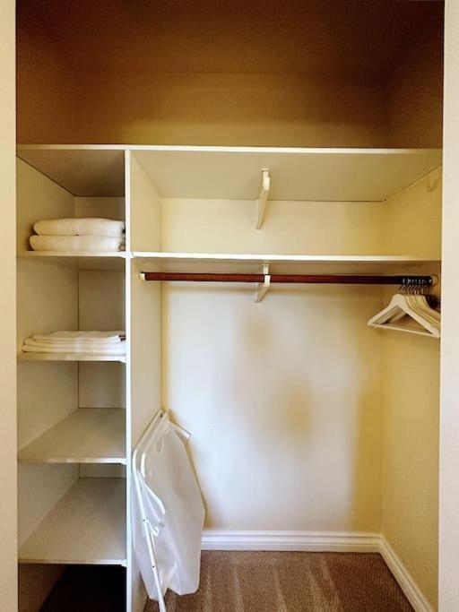 Super Cosy 8bed & 6bath In Heart Near To Airport * Vancouver