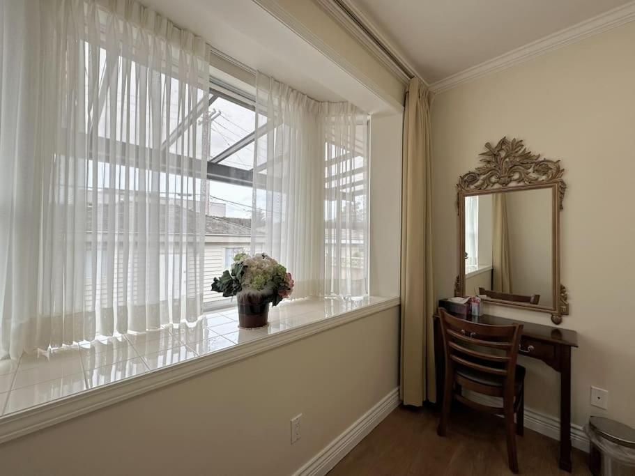 Super Cosy 8bed & 6bath In Heart Near To Airport Villa *