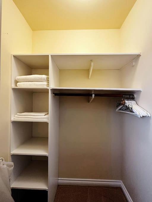 Super Cosy 8bed & 6bath In Heart Near To Airport * Vancouver