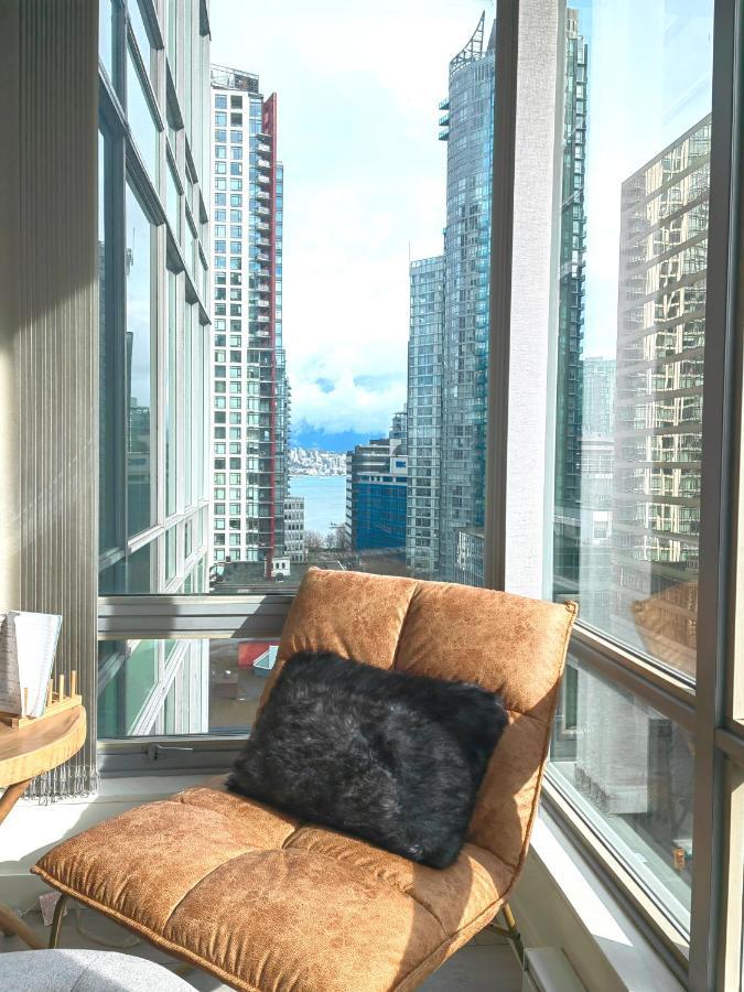 Apartment Chic 2-bedroom In Central Downtown With Stunning Water Views