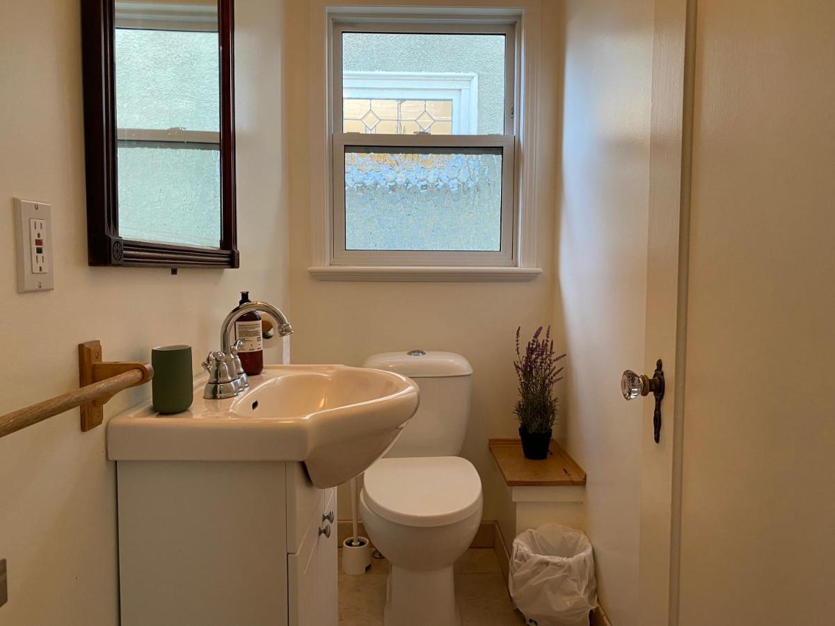 Cozy Dunbar 3 Beds W/ Views * Vancouver