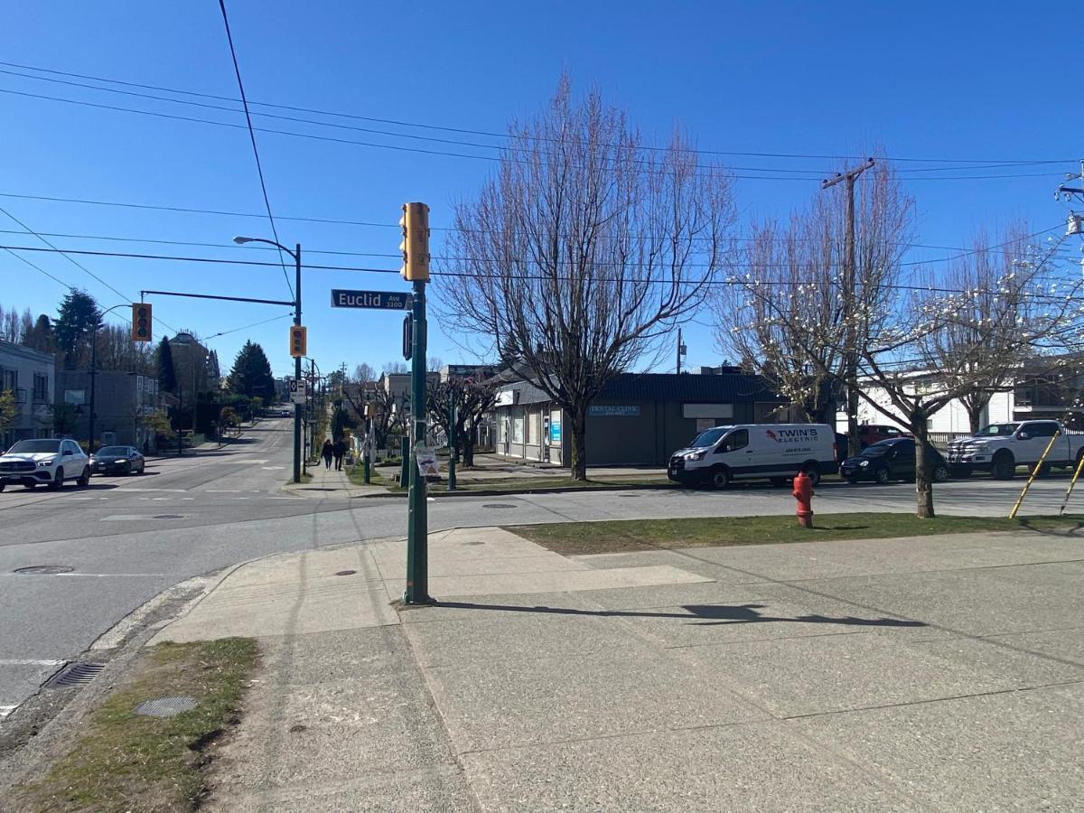 Cozy 2 Beds Spacious Rooms,close To Transit * Vancouver