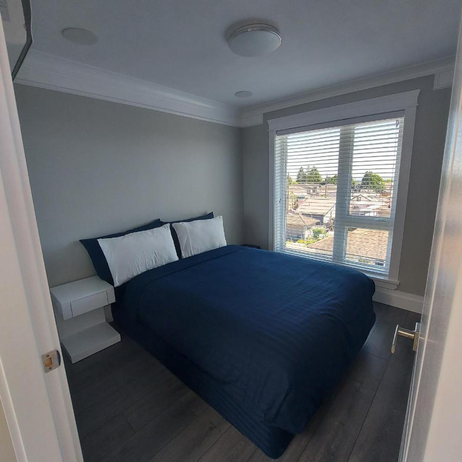 Beautiful Bright 3 Bed Townhouse *