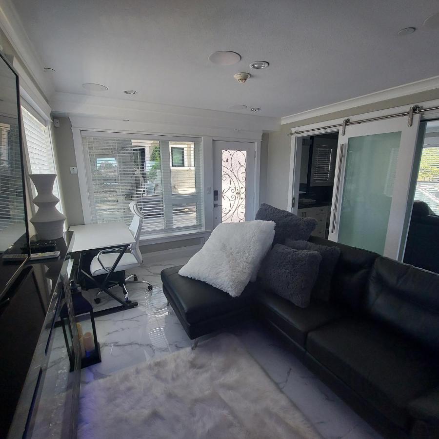 Beautiful Bright 3 Bed Townhouse *