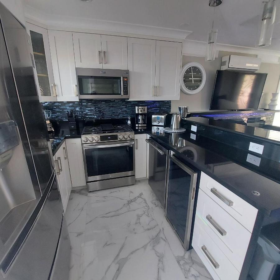 Beautiful Bright 3 Bed Townhouse * Vancouver