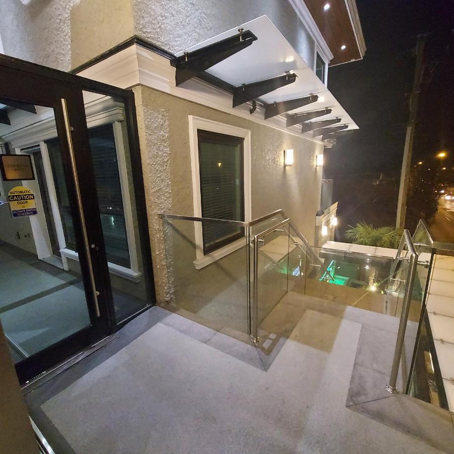 Beautiful Bright 3 Bed Townhouse *