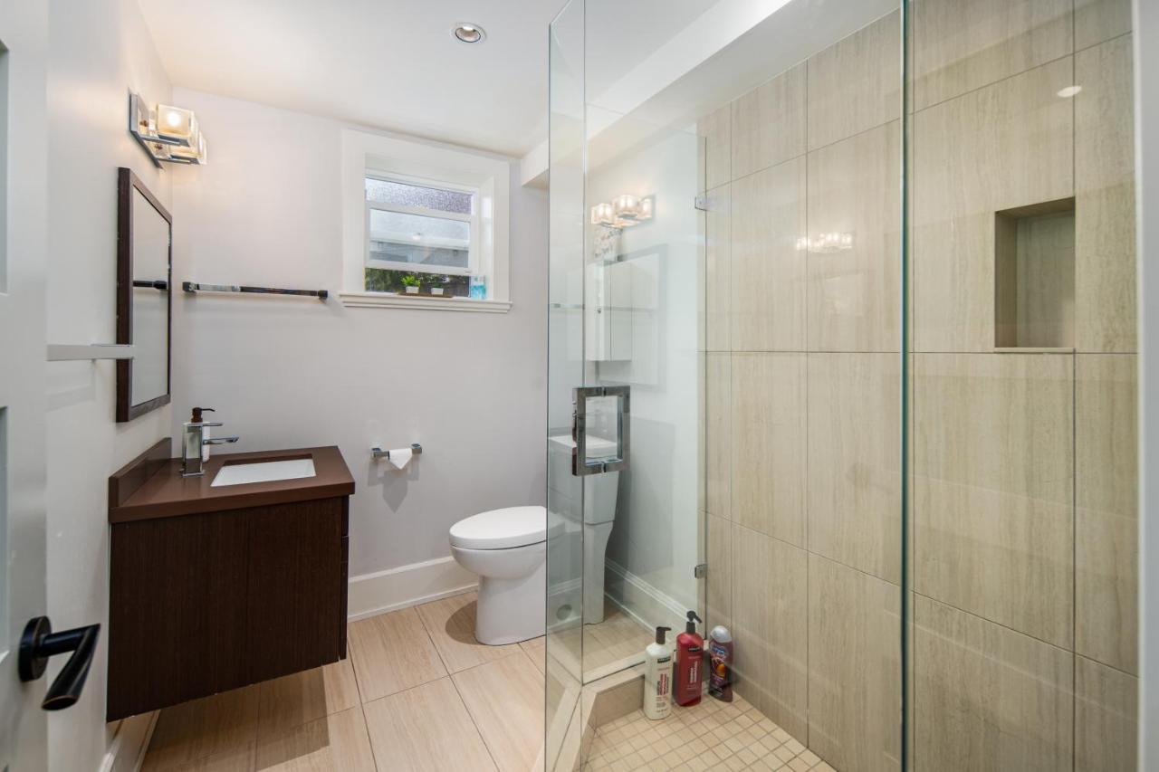 Villa Gorgeous 4 Bedroom Garden Level At West & Ubc *