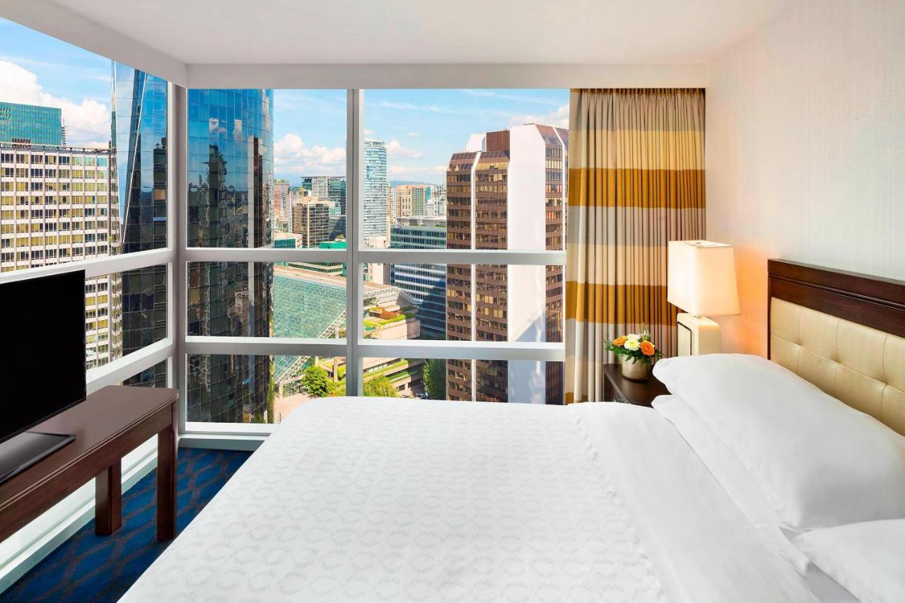 Sheraton Centre Hotel 4*