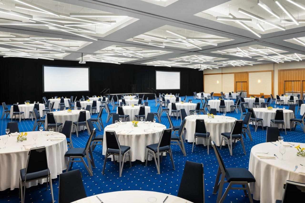 Sheraton Centre 4*