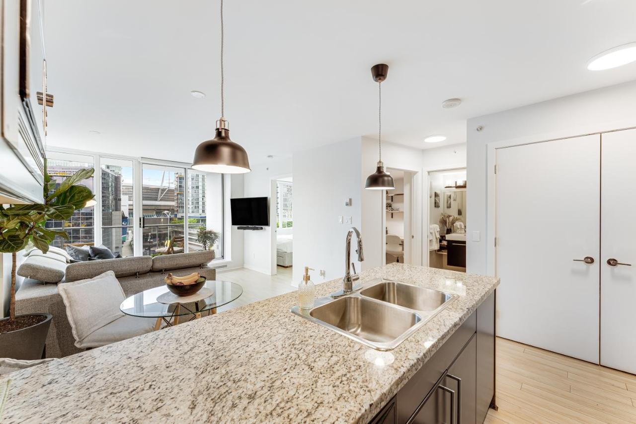 Heart Of Downtown 1 Bd Entire - Pool, Gym, Parking, Office, Ac Vancouver
