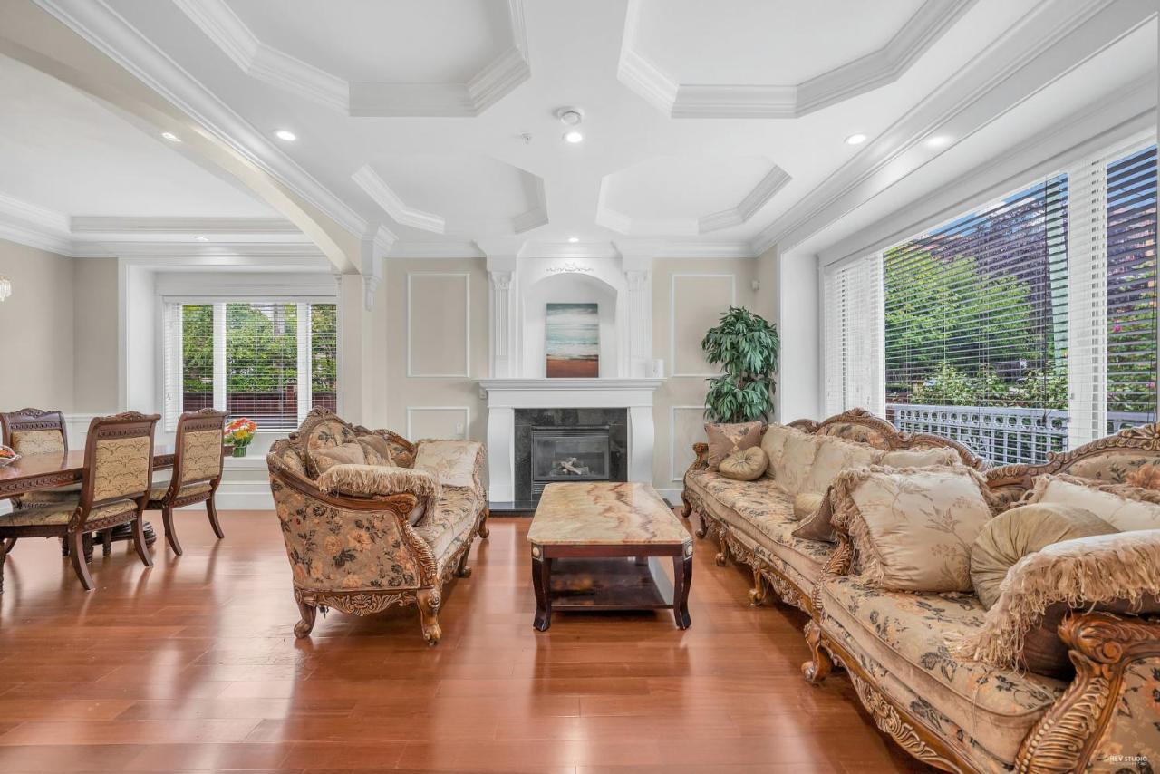 Gasthof Luxurious Getaway In Vancouver-private With Attached Bathroom *