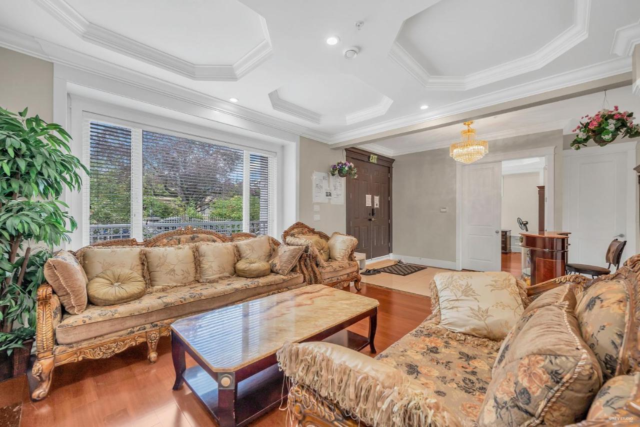 Luxurious Getaway In Vancouver-private With Attached Bathroom