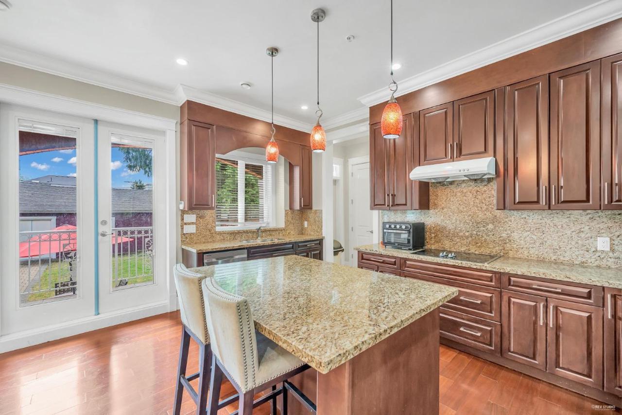 Luxurious Getaway In Vancouver-private With Attached Bathroom Vancouver