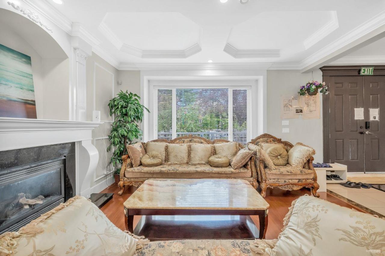 Gasthof Luxurious Getaway In Vancouver-private With Attached Bathroom *