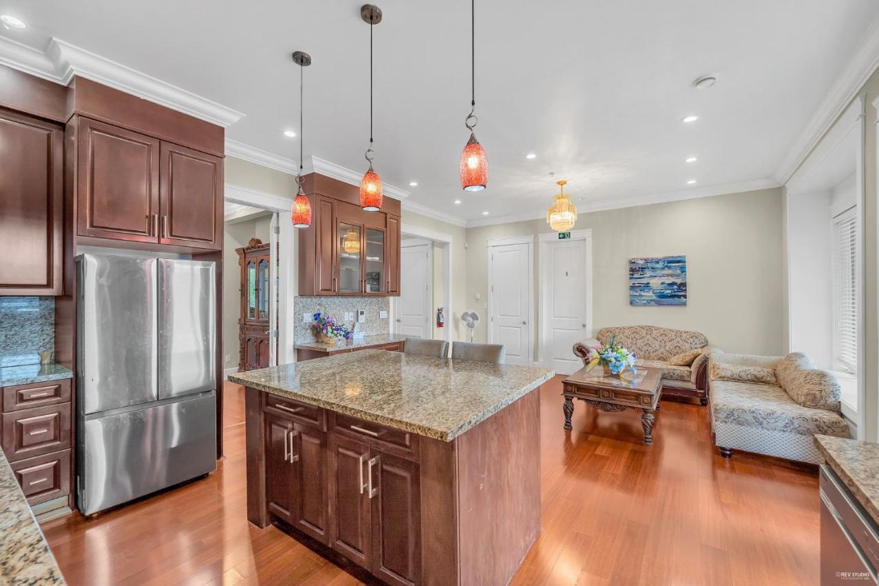 Luxurious Getaway In Vancouver-private With Attached Bathroom Gasthof