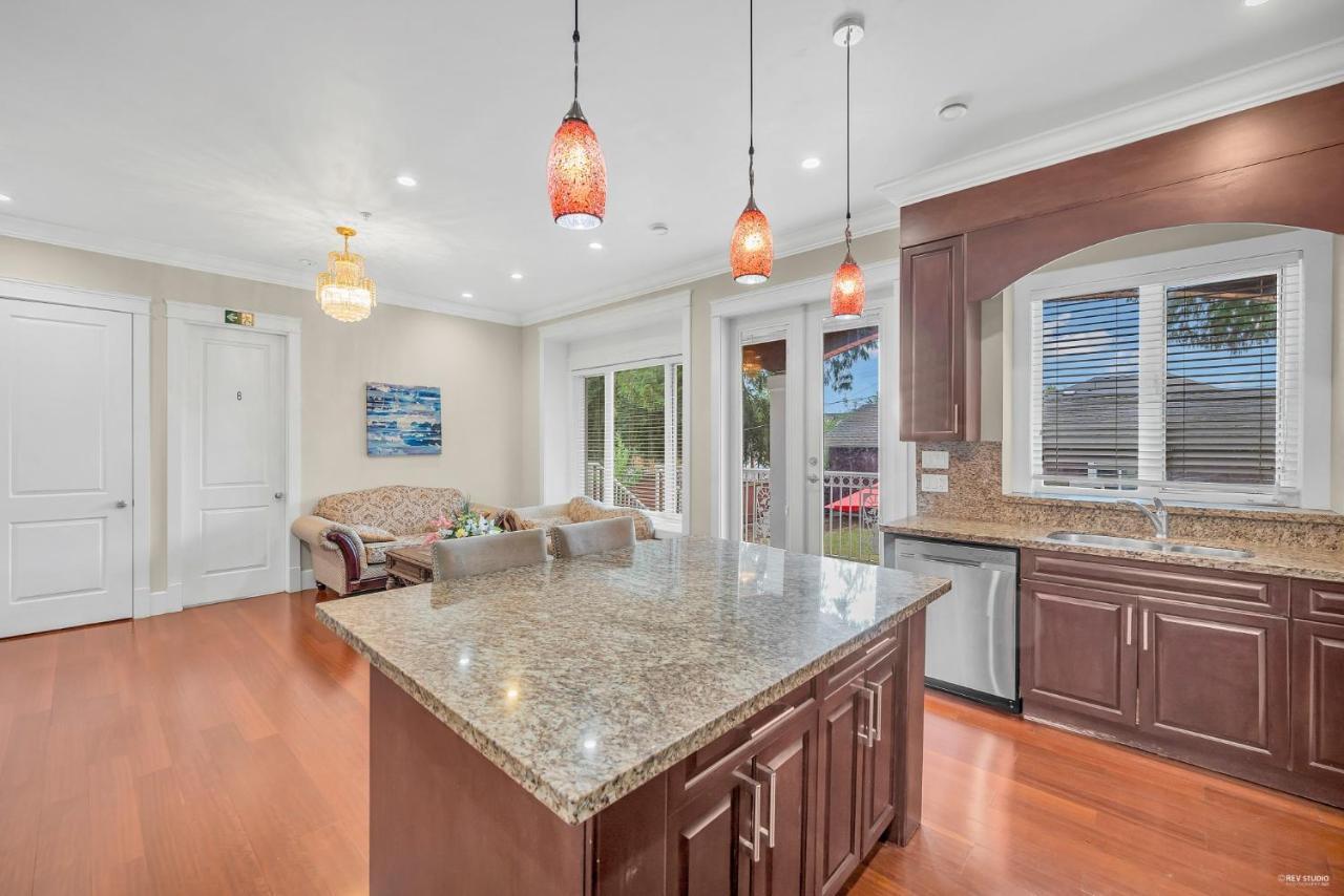 Luxurious Getaway In Vancouver-private With Attached Bathroom *