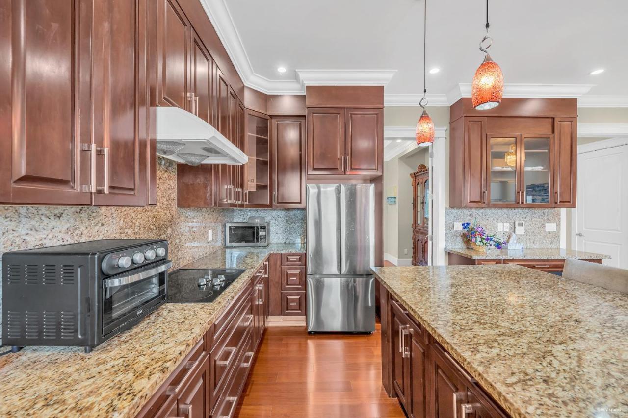 Luxurious Getaway In Vancouver-private With Attached Bathroom Vancouver