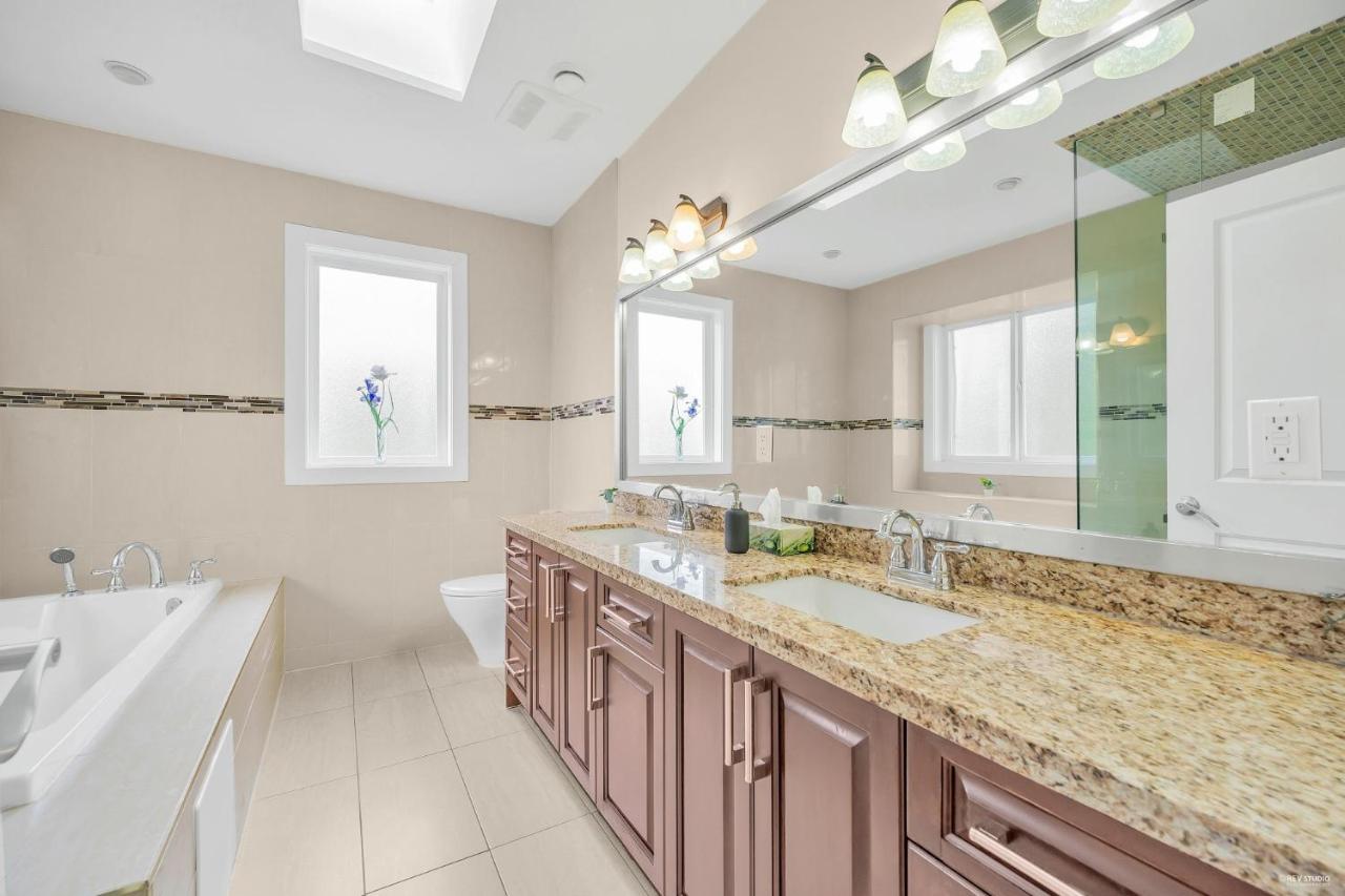 Luxurious Getaway In Vancouver-private With Attached Bathroom * Vancouver