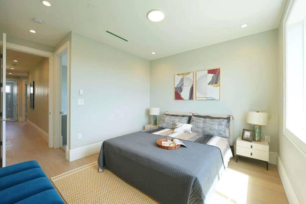 Villa Four Bedrooms New Lovely Duplex House-1628 Vancouver