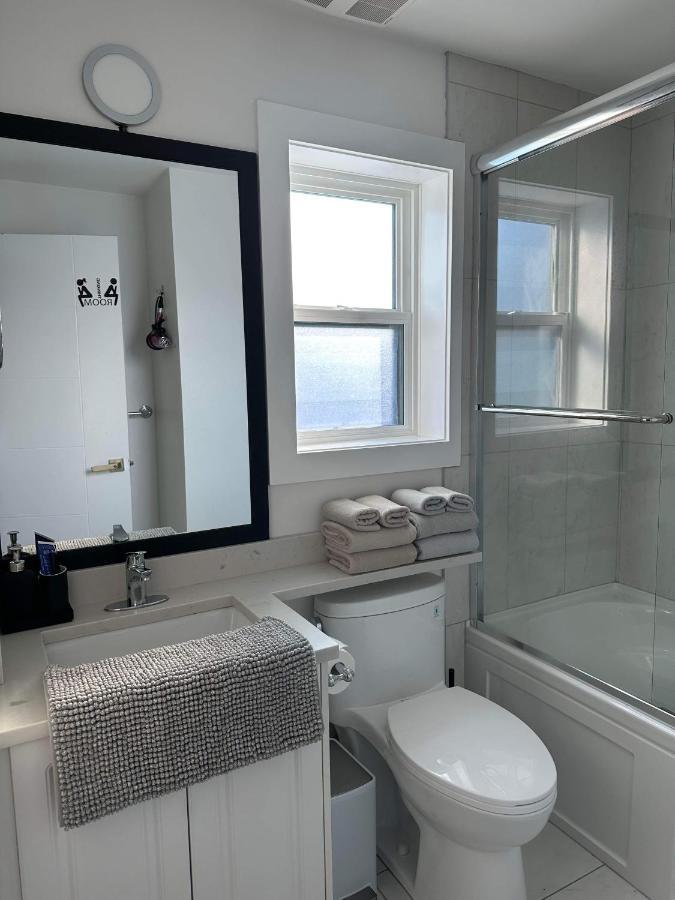 Guest house 2br 1.5ba Full Kitchen Private - Free Parking - Location *
