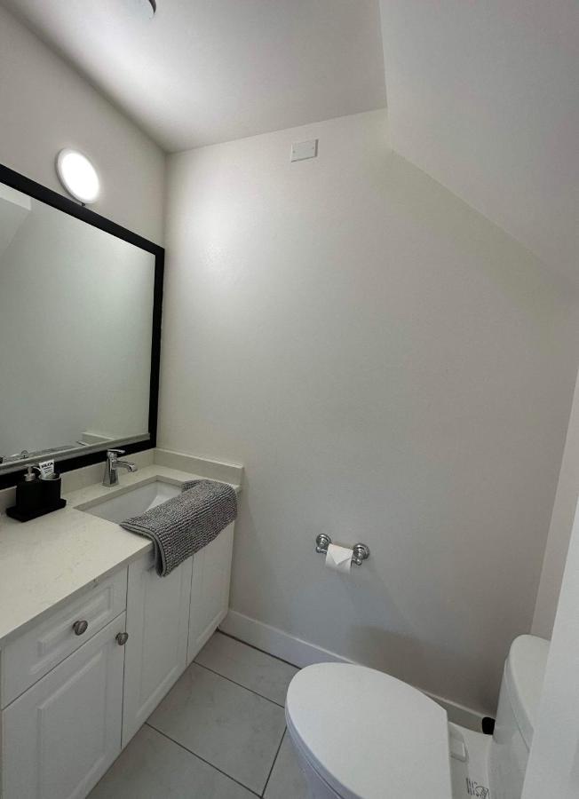 2br 1.5ba Full Kitchen Private - Free Parking - Location
