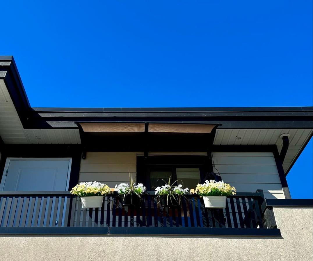 2br 1.5ba Full Kitchen Private - Free Parking - Location Vancouver