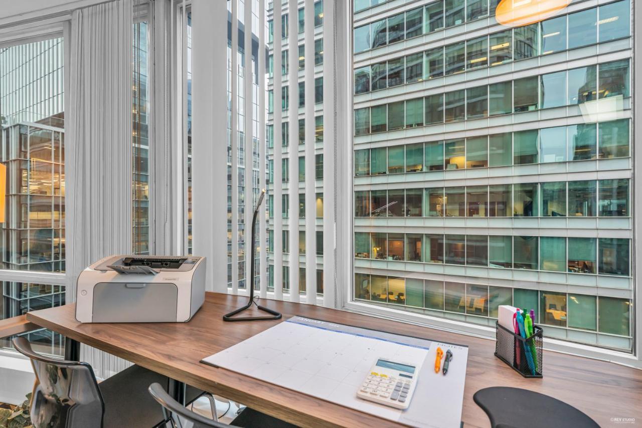 1-br In Downtown Coal Harbour With Parking And Views Apartment *