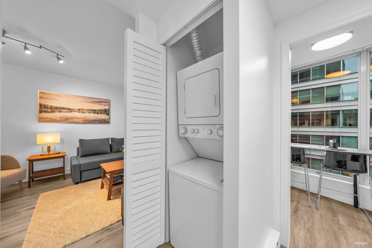1-br In Downtown Coal Harbour With Parking And Views Apartment Vancouver