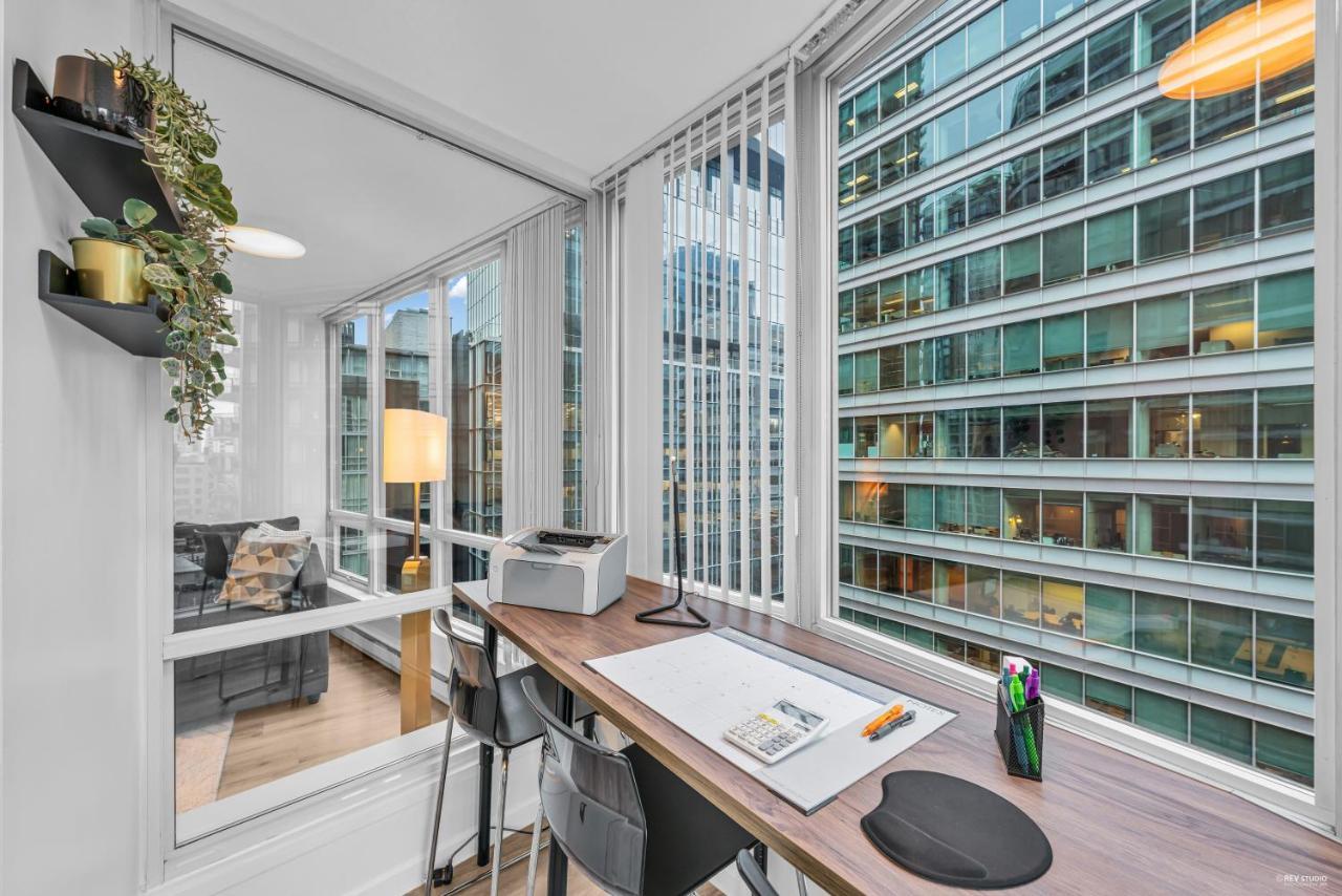 1-br In Downtown Coal Harbour With Parking And Views Apartment *