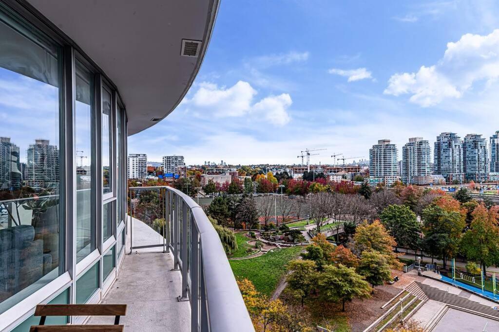 Modern Elegance Apartment *