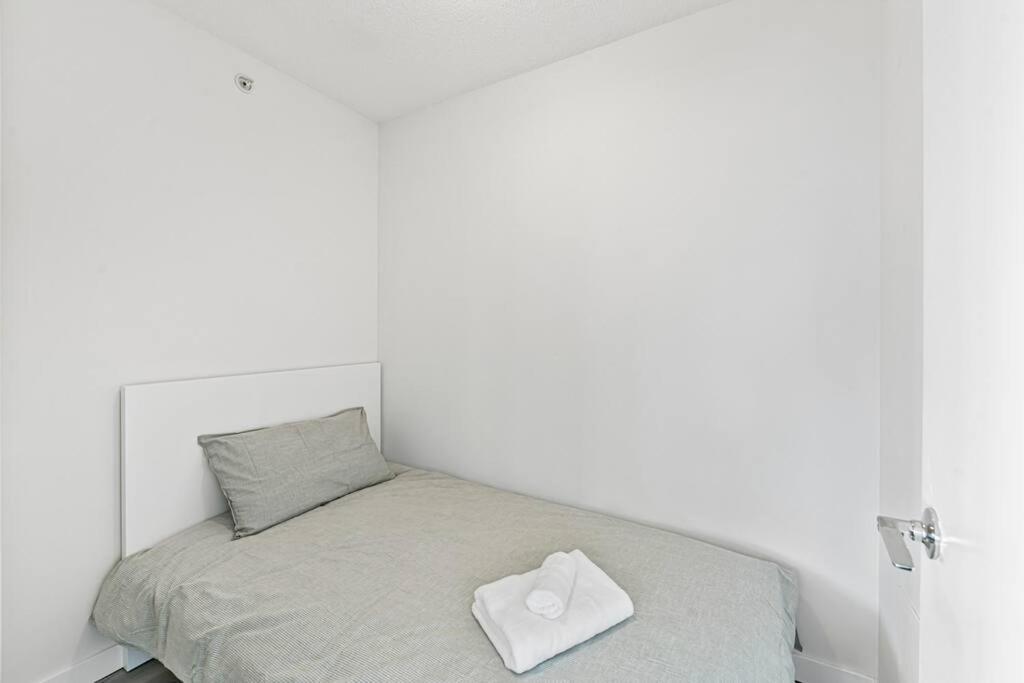 Apartment Modern Elegance Vancouver