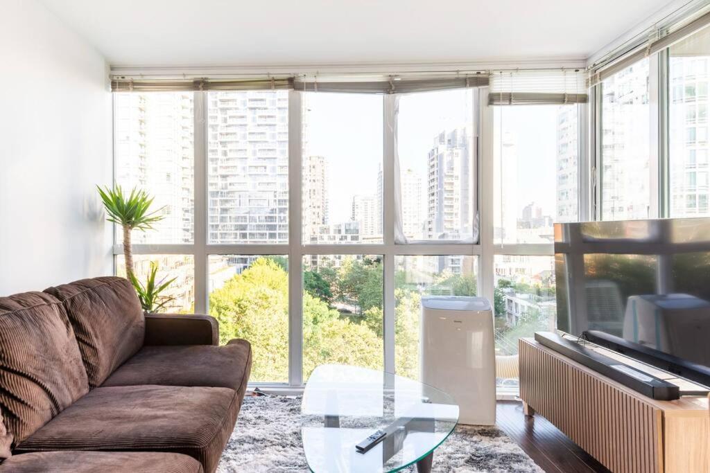 Luxury 2-bedroom Side Yaletown * Vancouver