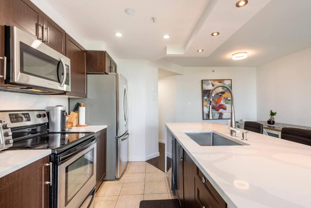 Luxury 2-bedroom Side Yaletown Apartment Vancouver