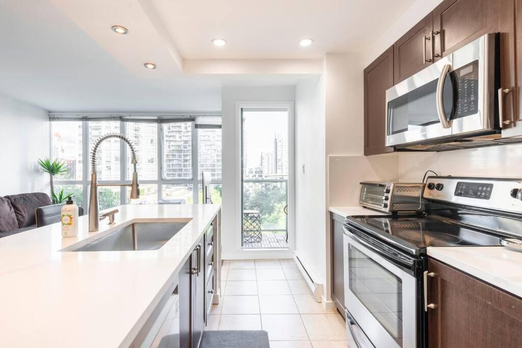 Luxury 2-bedroom Side Yaletown Vancouver