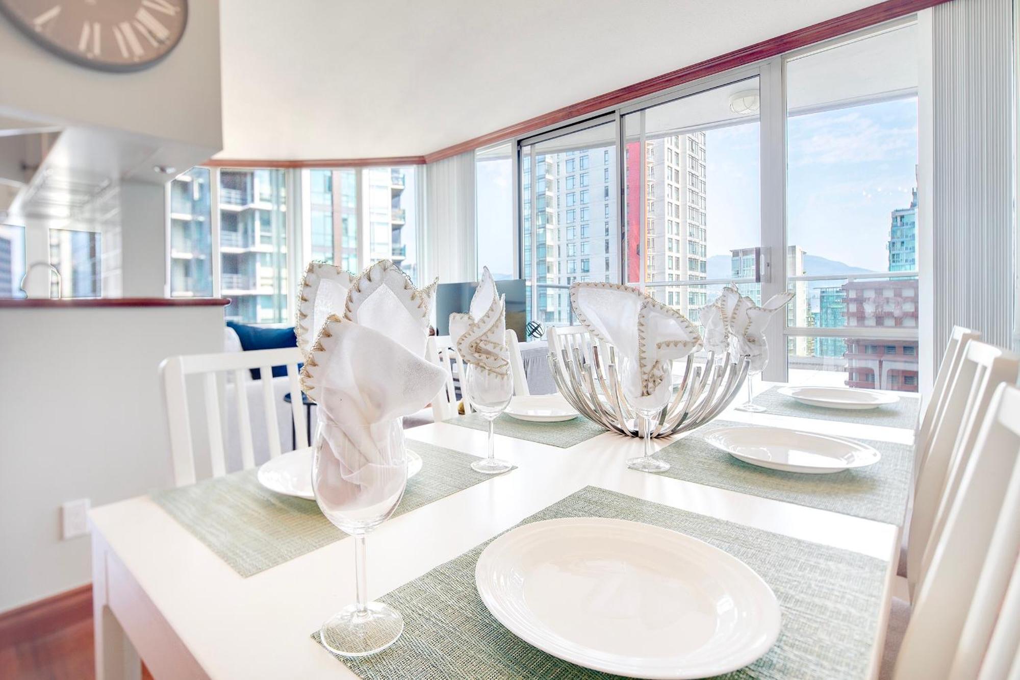 Designer Sub-penthouse - Central Downtown Views And King Bed! * Vancouver
