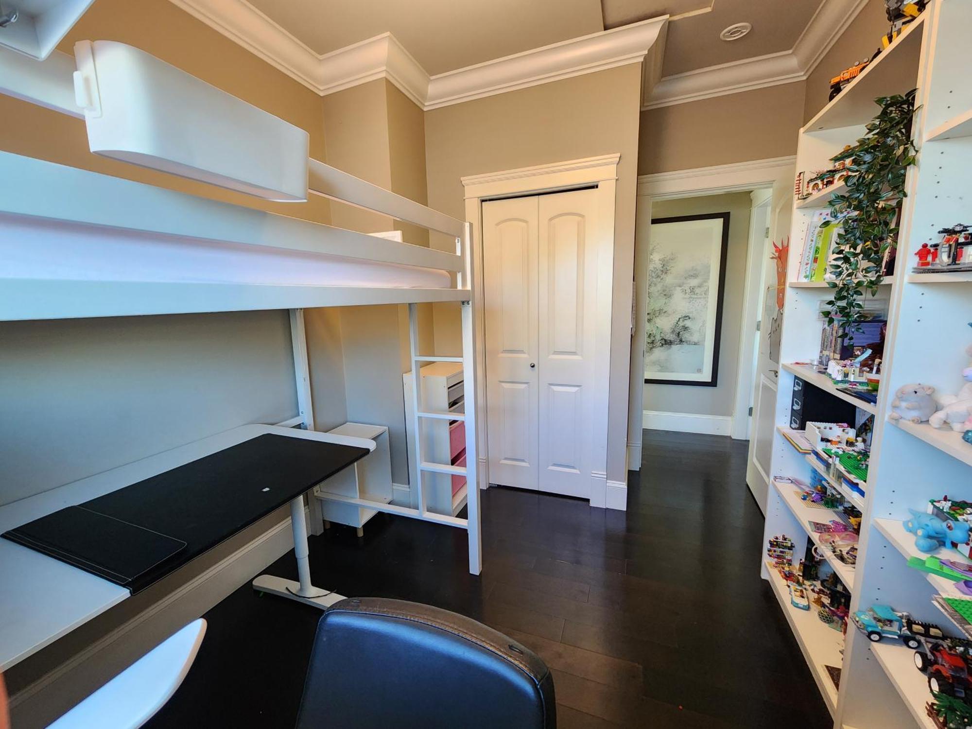 Gasthof Rare Find Exquisitely New Quiet & Safe Skytrain Vancouver